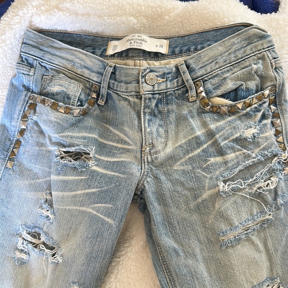 Abercrombie and Fitch distressed bejeweled low rise jeans - Picture 2 of 9
